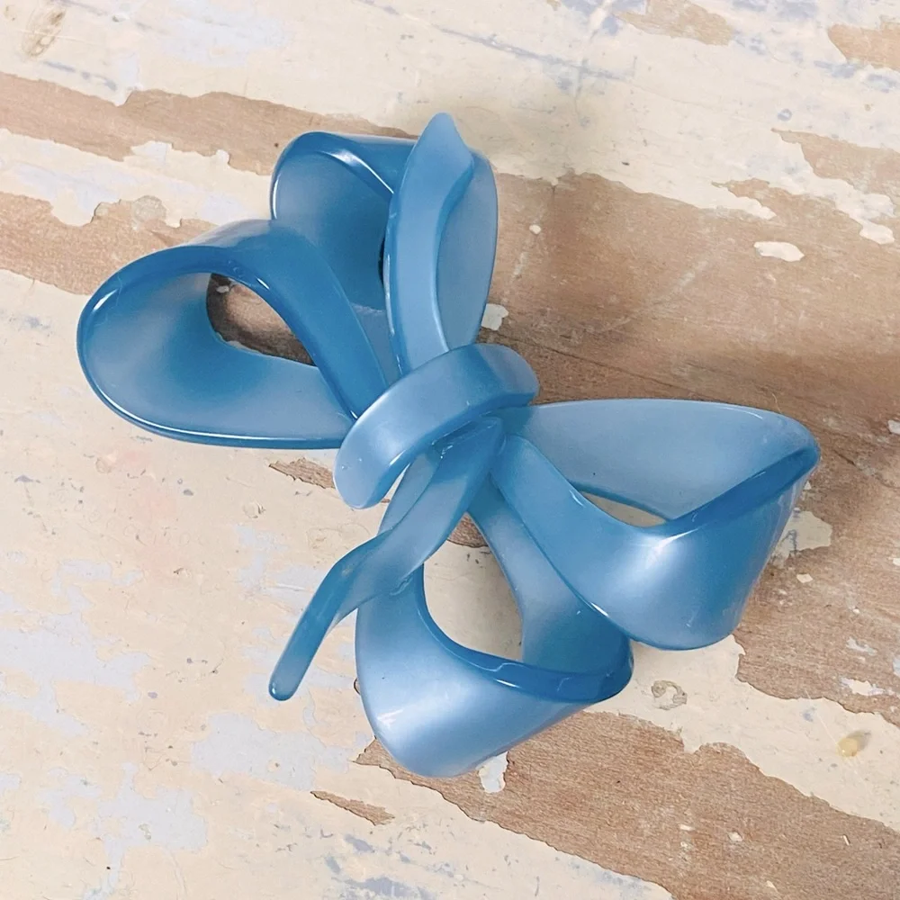 Vintage Iridescent Pale Blue Bow Brooch - Picture 3 of 7